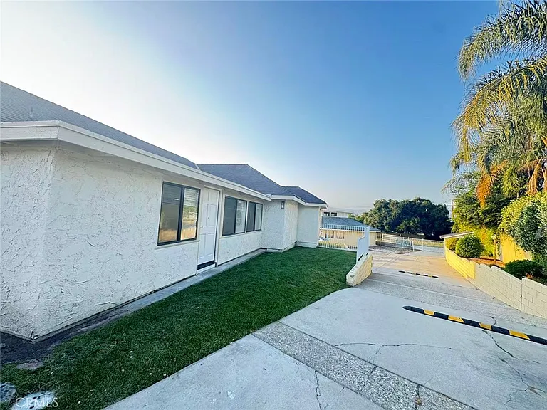 3233 E Cameron Ave — Photo 23