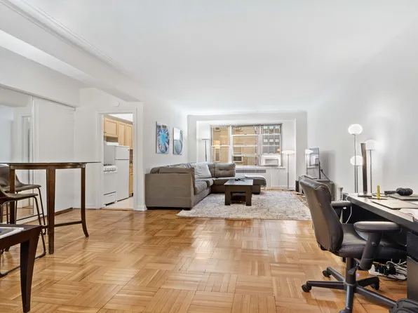 220 Madison Avenue image 1 of 9