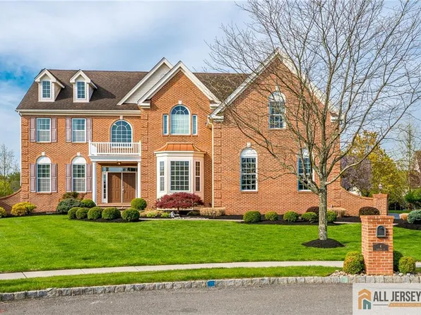 4 Van Gogh Ct, Monmouth Junction, NJ 08852