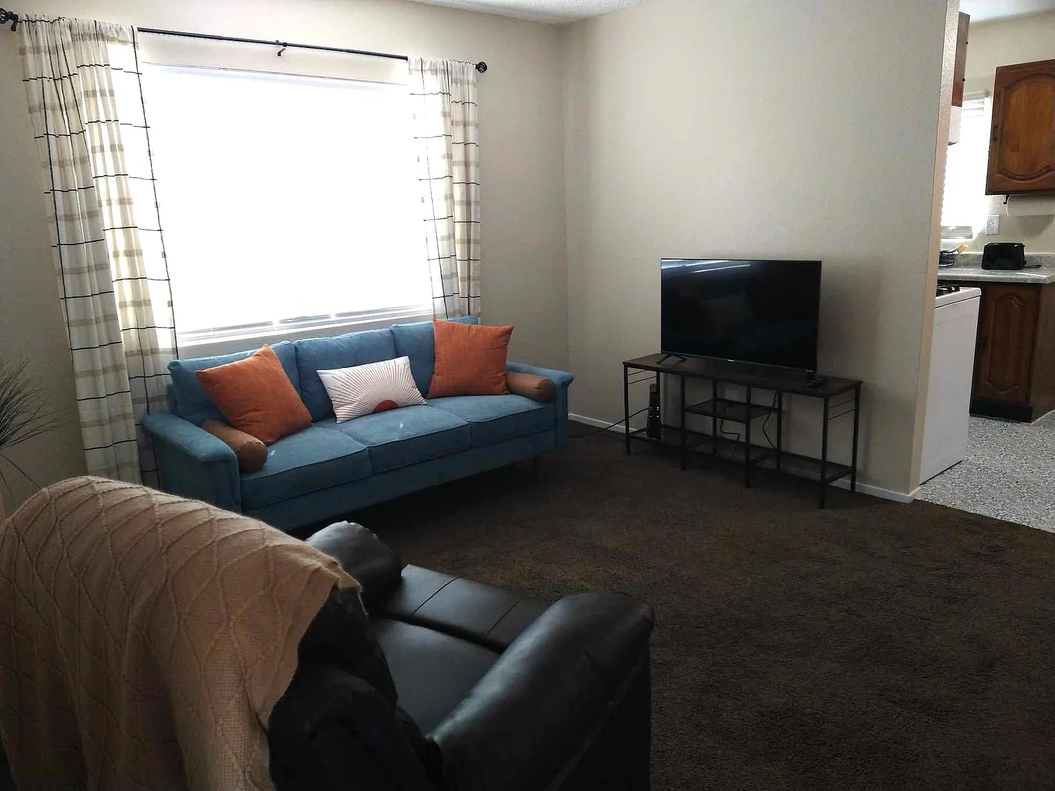 2304 E Jagerson Ave — Photo 2