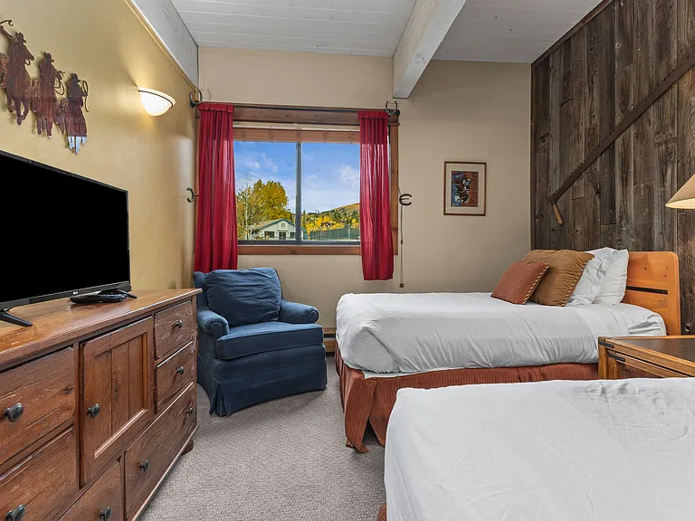 Bedroom 2 | 2 Twin Beds
