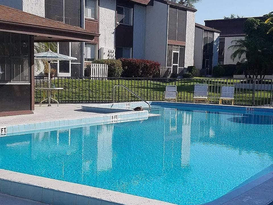 1st image of 1579 Greenlea Dr APT 11