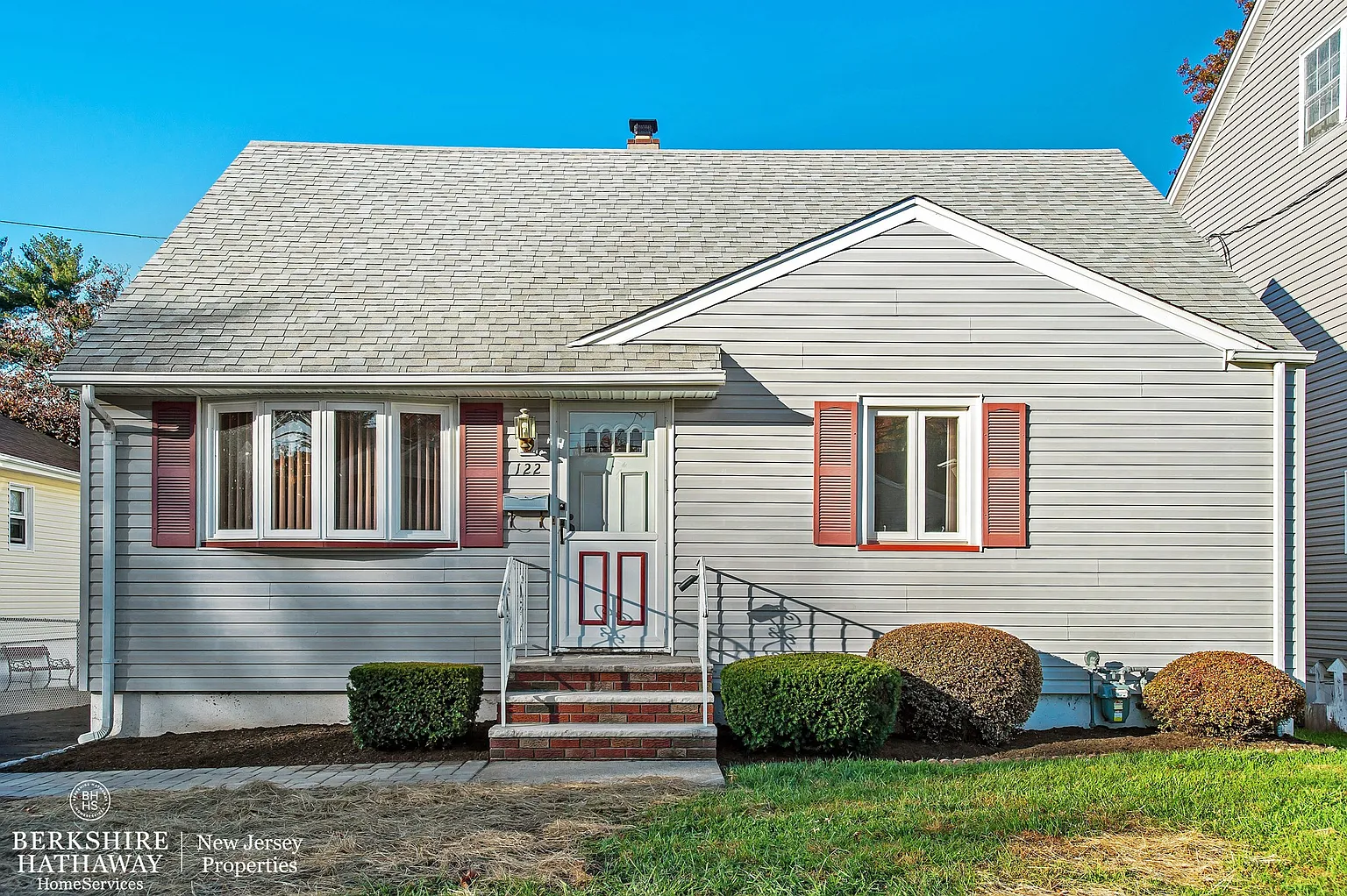 122 Florence Ave photo 1