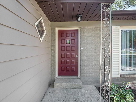 3rd image of 3234 W Grand View Ave