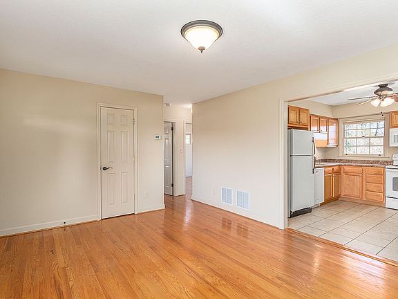 Left open kitchen/living