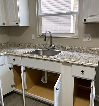 2nd image of 1950-1952 Genessee Ave #1