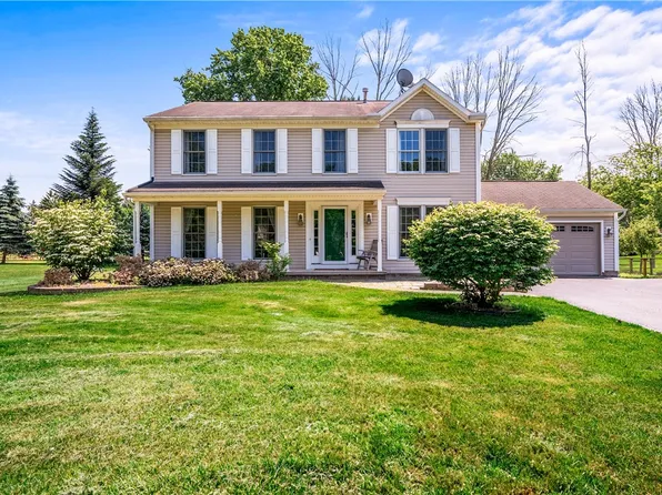 151 Crab Apple Ln, Rochester, NY 14626