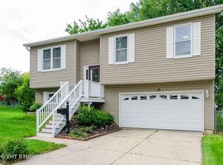 10 Robey St, Elgin, IL 60123