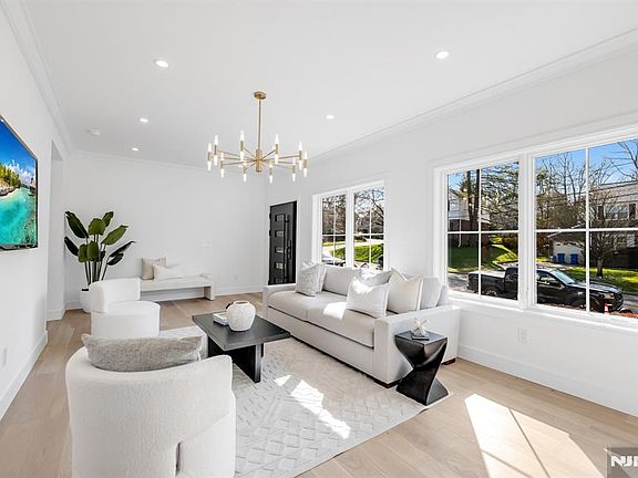 2nd image of 12 Cameron Rd