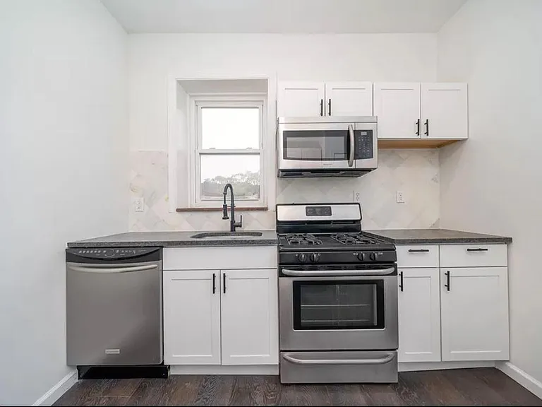 680 Summit Ave #4 — Photo 3