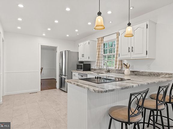 4th image of 3804 Ivanhoe Ln
