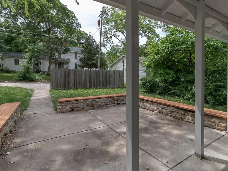 1005 Maine St — Photo 6