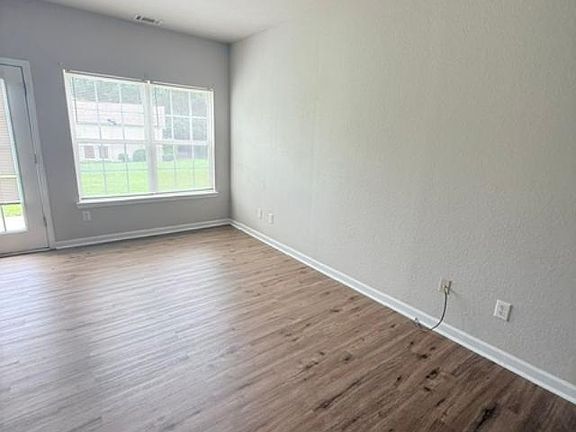 3rd image of 7092 Brookview Way