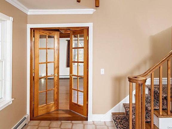 5th image of 10 Traci Ln