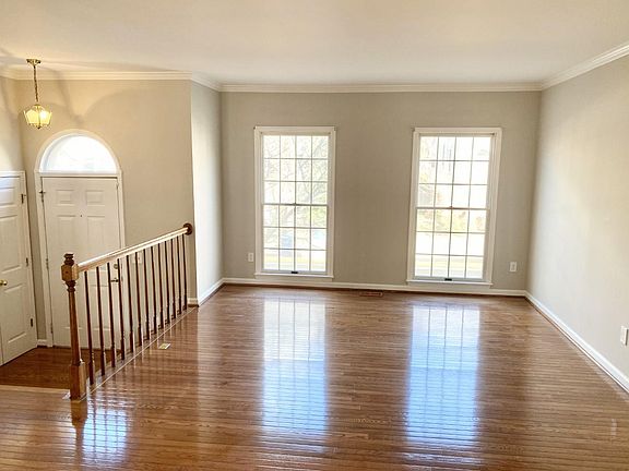 5th image of 5133 Woodfield Dr