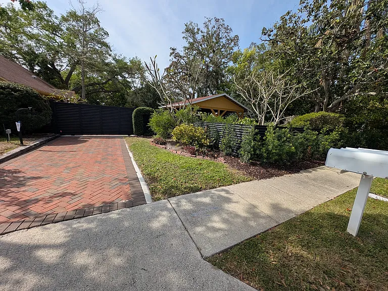 549 Wilkie St — Photo 9