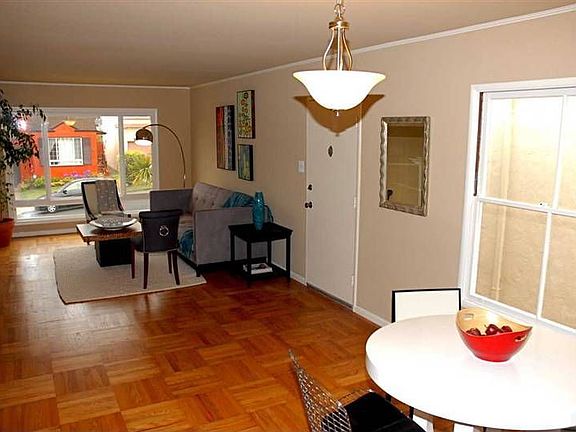 5th image of 44 Fairlawn Ave
