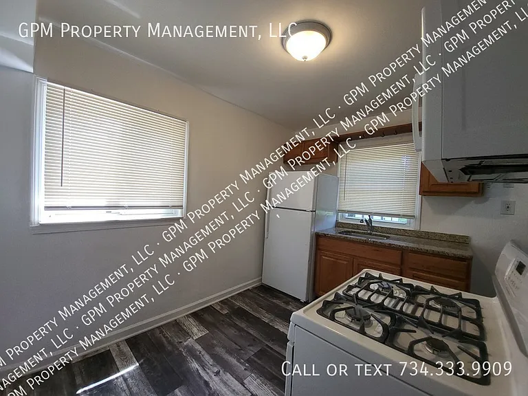11764 Syracuse St — Photo 6