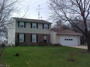 2714 Rita Cir NE, Hartville, OH 44632