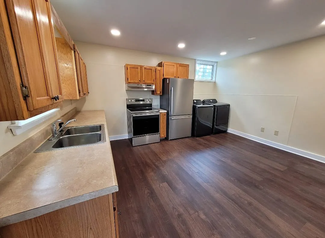 2 bed, 800 sqft, $1,600 — Photo 2