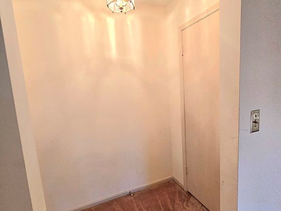 4th image of 6851 Roswell Rd