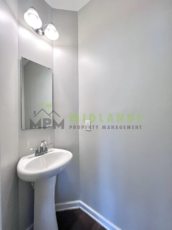 3 bed, 2.5 bath, 1941 sqft, $2,100 — Photo 3