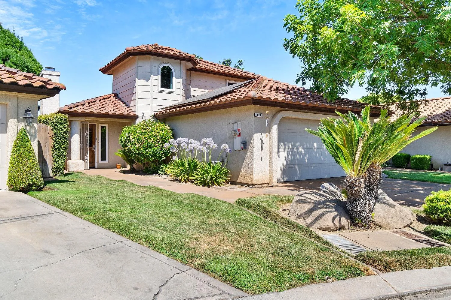 123 Queen Ln photo 1