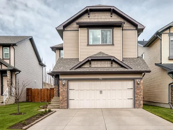 795 S New Brighton Dr SE, Calgary, AB T2Z 1A1