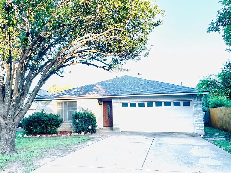 16837 Bailey Jean Dr — Photo 1