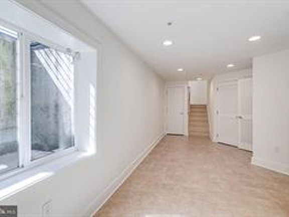 4th image of 1125 N Hope St