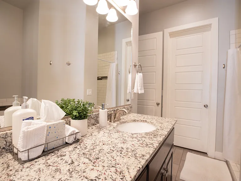 E Bay Hill Dr — Photo 14
