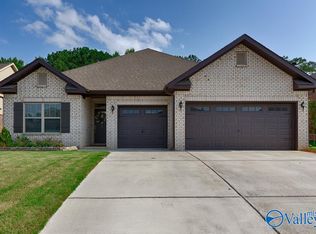 170 Kingswood Dr, Huntsville, AL 35806