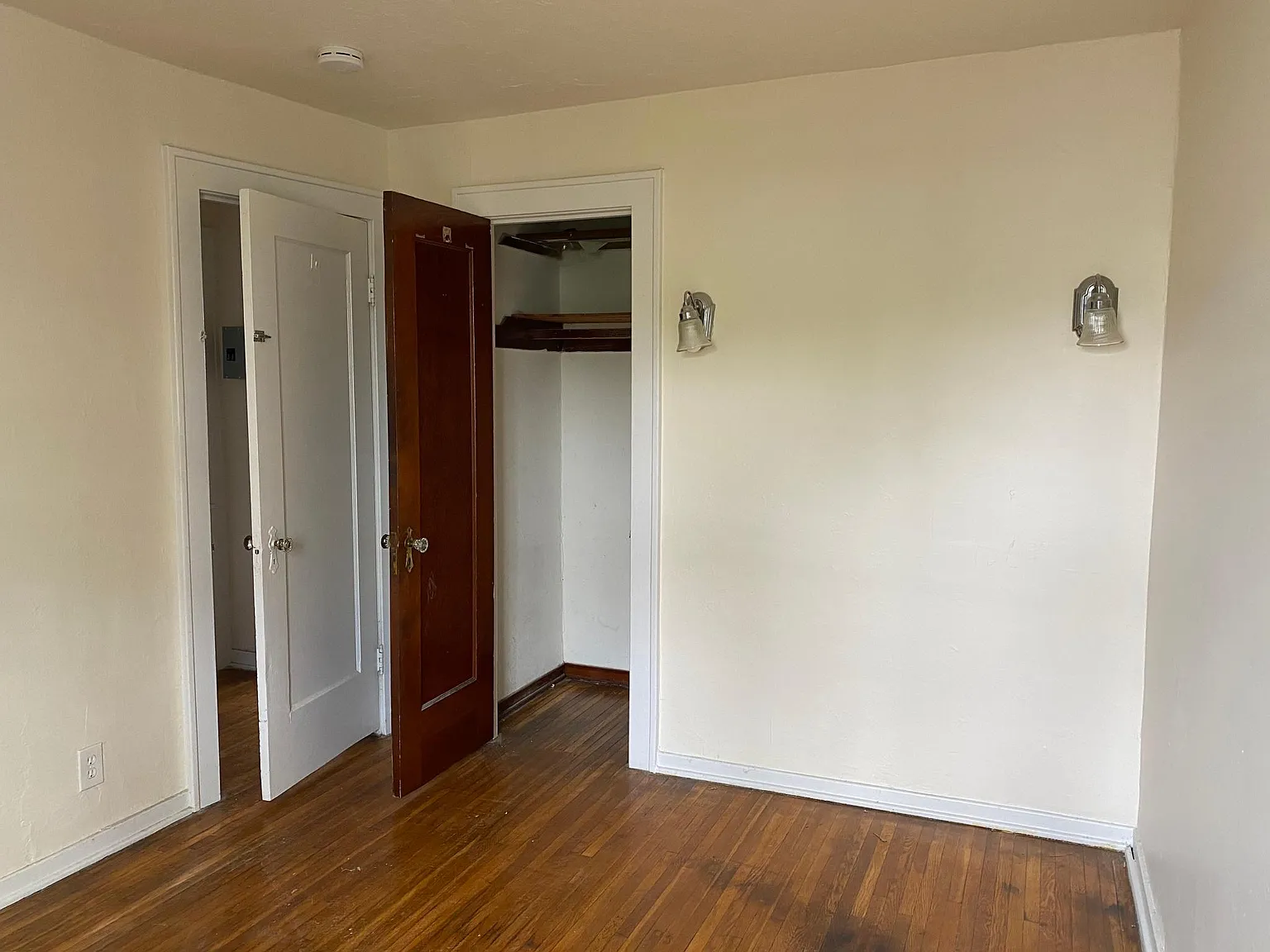 1130 Kenmore Ave — Photo 4