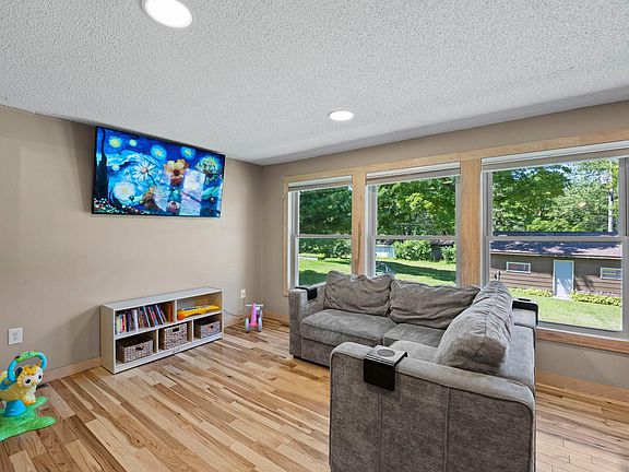2nd image of 350 3rd Ave NW