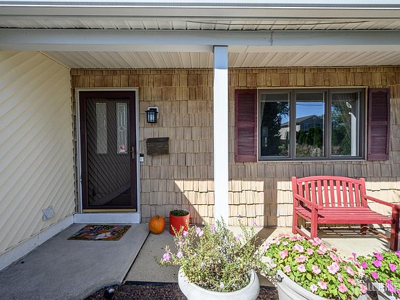 2nd image of 15 Carlow Way