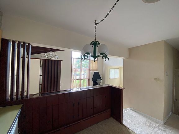 5th image of 3822 Jarvis Ave