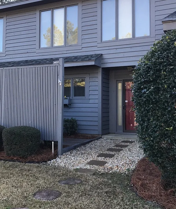 1402 Sherbrooke Cir