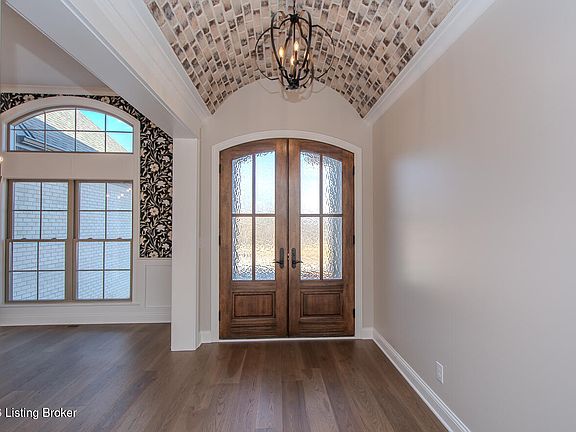5th image of 2210 White Oak Way