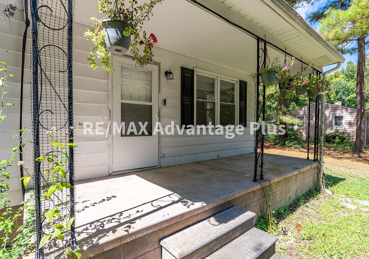 3-Bedroom House Convenient to Farmville — Photo 3