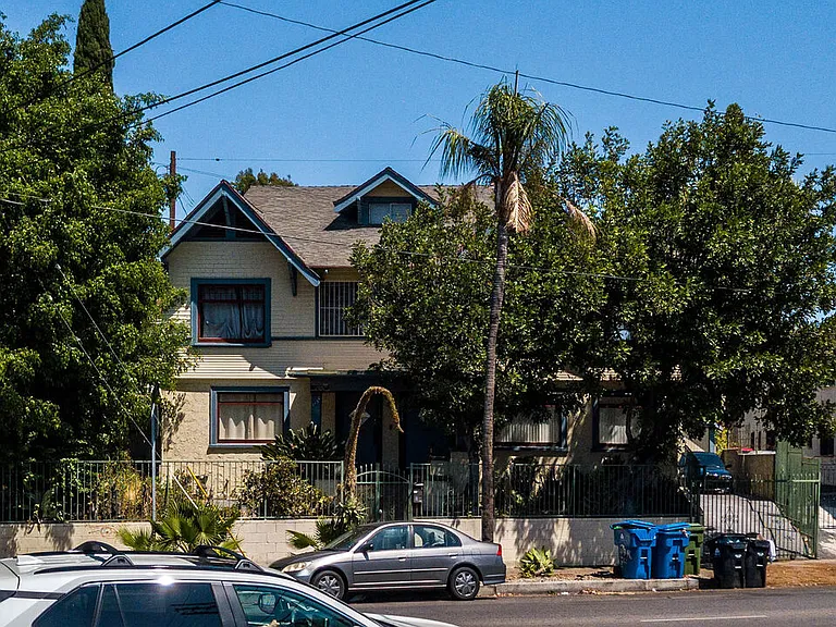 1130 S Hoover St — Photo 5