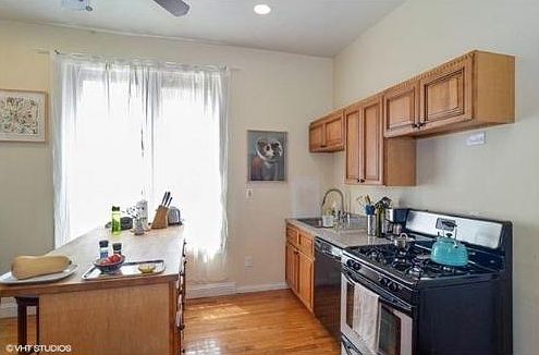3rd image of 835 N Mozart St #1S