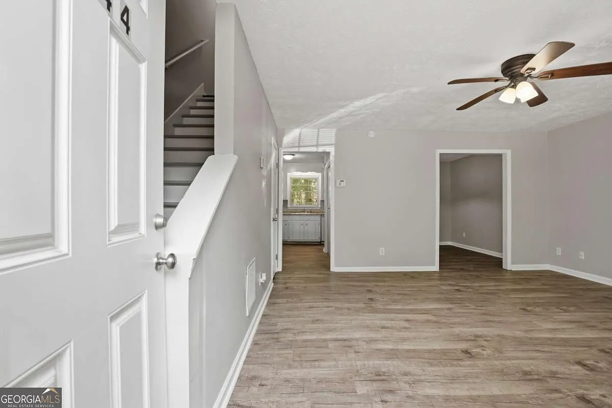 2 bed, 1.5 bath, 1200 sqft, $1,450 — Photo 3