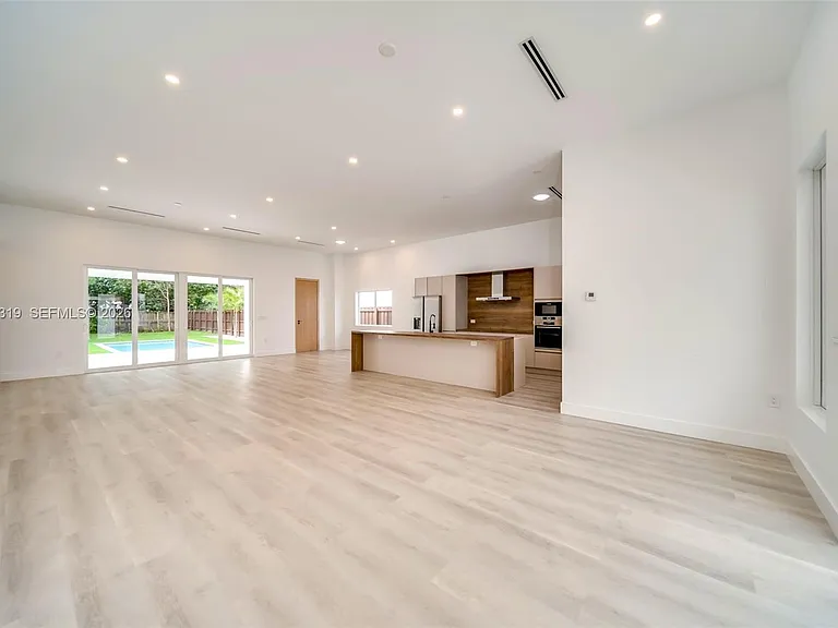 8990 N Miami Ave — Photo 16