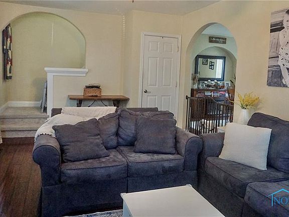 3rd image of 4208 N Lockwood Ave