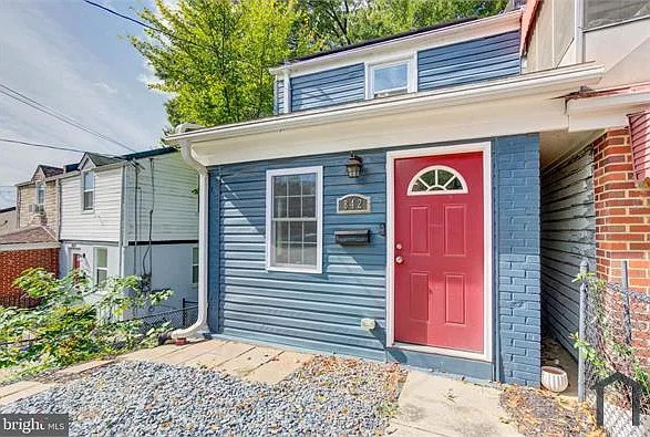 3 bed, 834 sqft, $3,650 — Photo 3