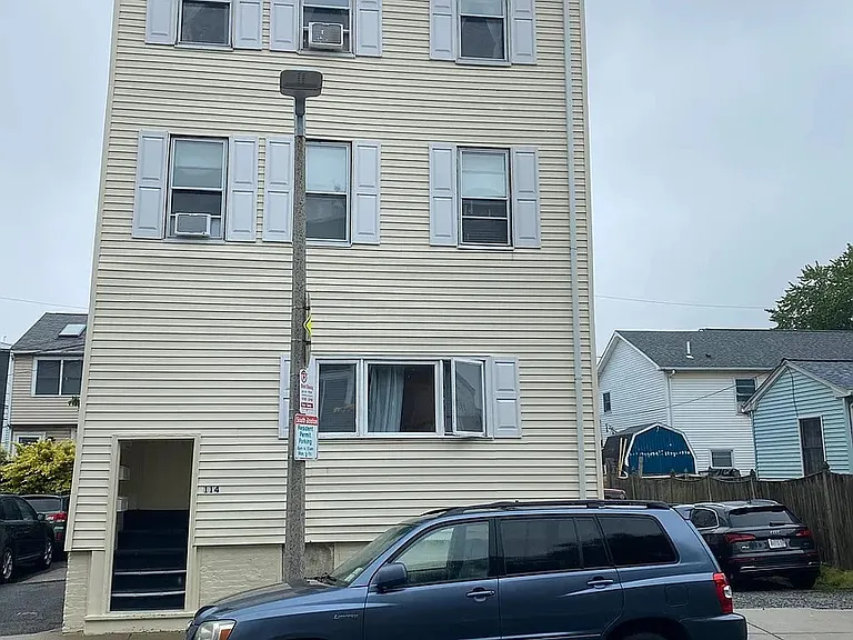 114 W 8th St — Photo 3