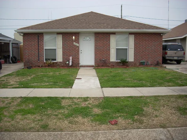 3821 Jupiter Dr, Chalmette, LA 70043