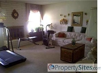 4th image of 401 Atwood Dr