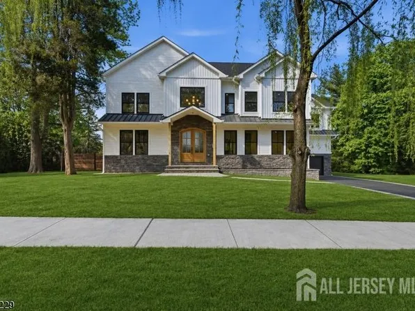 61 Hickory St, Metuchen, NJ 08840