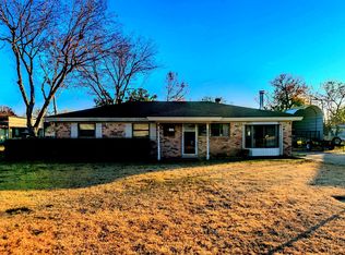 1405 Sandra Ln, Grand Prairie, TX 75052